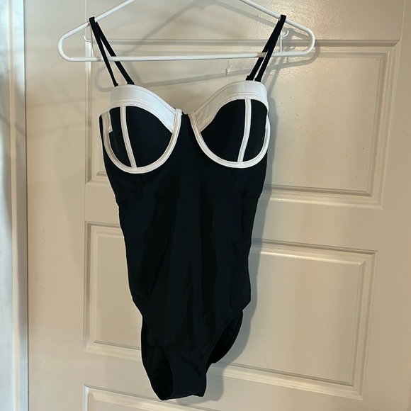 Color Block Balconette Body Contour One-Piece Swimsuit, Size M - Picture 1 of 1